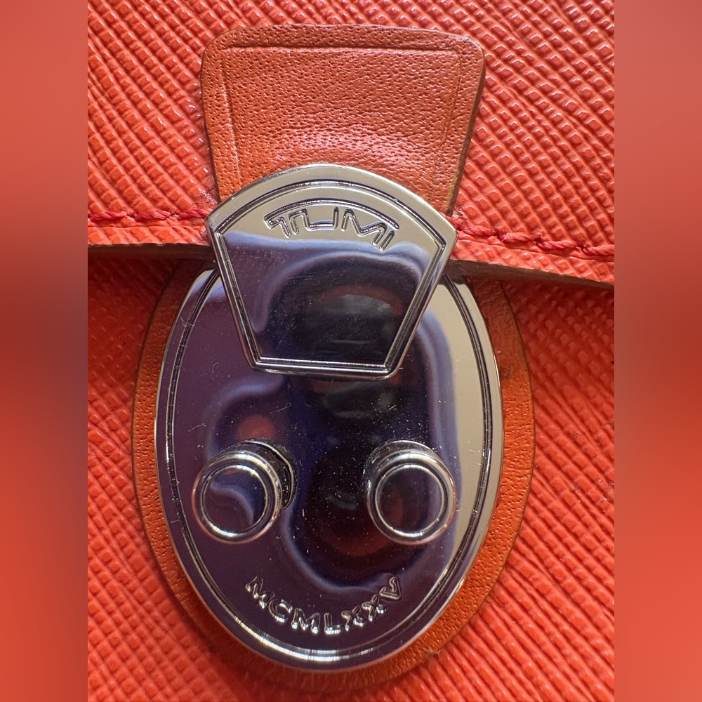 New Tumi Gorgeous Orange Leather Wallet - Picture 2 of 3